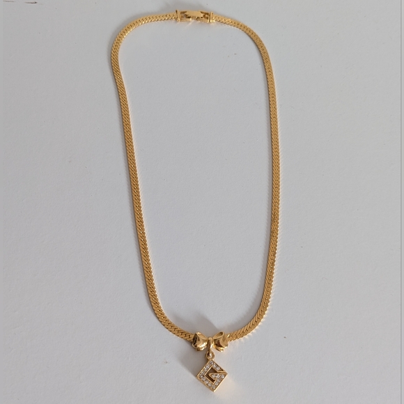 ❌ SOLD ❌ Givenchy rhinestone G gold necklace with ribbon - Picture 9 of 12
